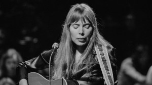 3 Joni Mitchell Songs From 1971 That Changed Songwriting as We Know It