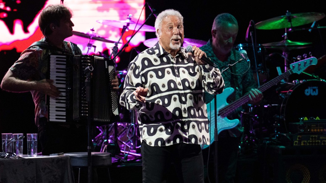 Legendary 60s Singer, 86, Forced to Postpone Multiple Concerts Following Doctor’s Orders Legendary 60s Singer, 86, Forced to Postpone Multiple Concerts Following Doctor’s Orders