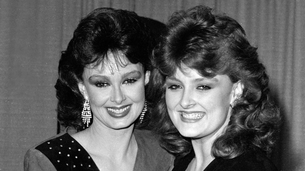 On This Day in 1984, Country Musicโs Legendary Mother-Daughter Duo Released Their Chart-Topping Debut Album