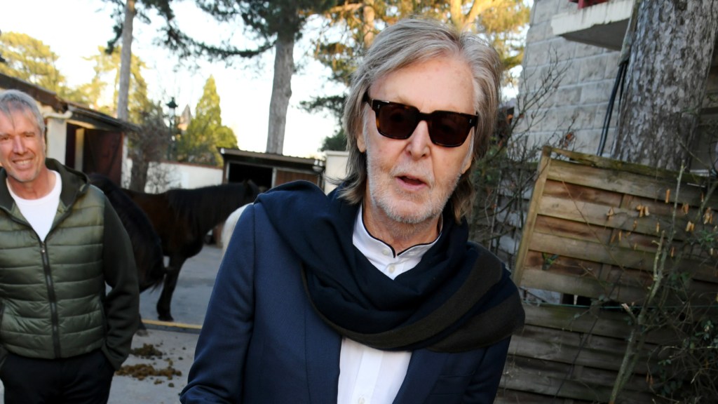 Paul McCartney Reveals How a Simple Mistake Created One of The Beatles’ Most Iconic Album Covers
