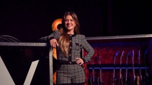 Kelly Clarkson Shares Her “Controversial” Opinion on AI in Music