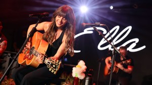 Ella Langley Makes Little Girl’s Day By Inviting Her On Stage to Sing “Butterfly Season”