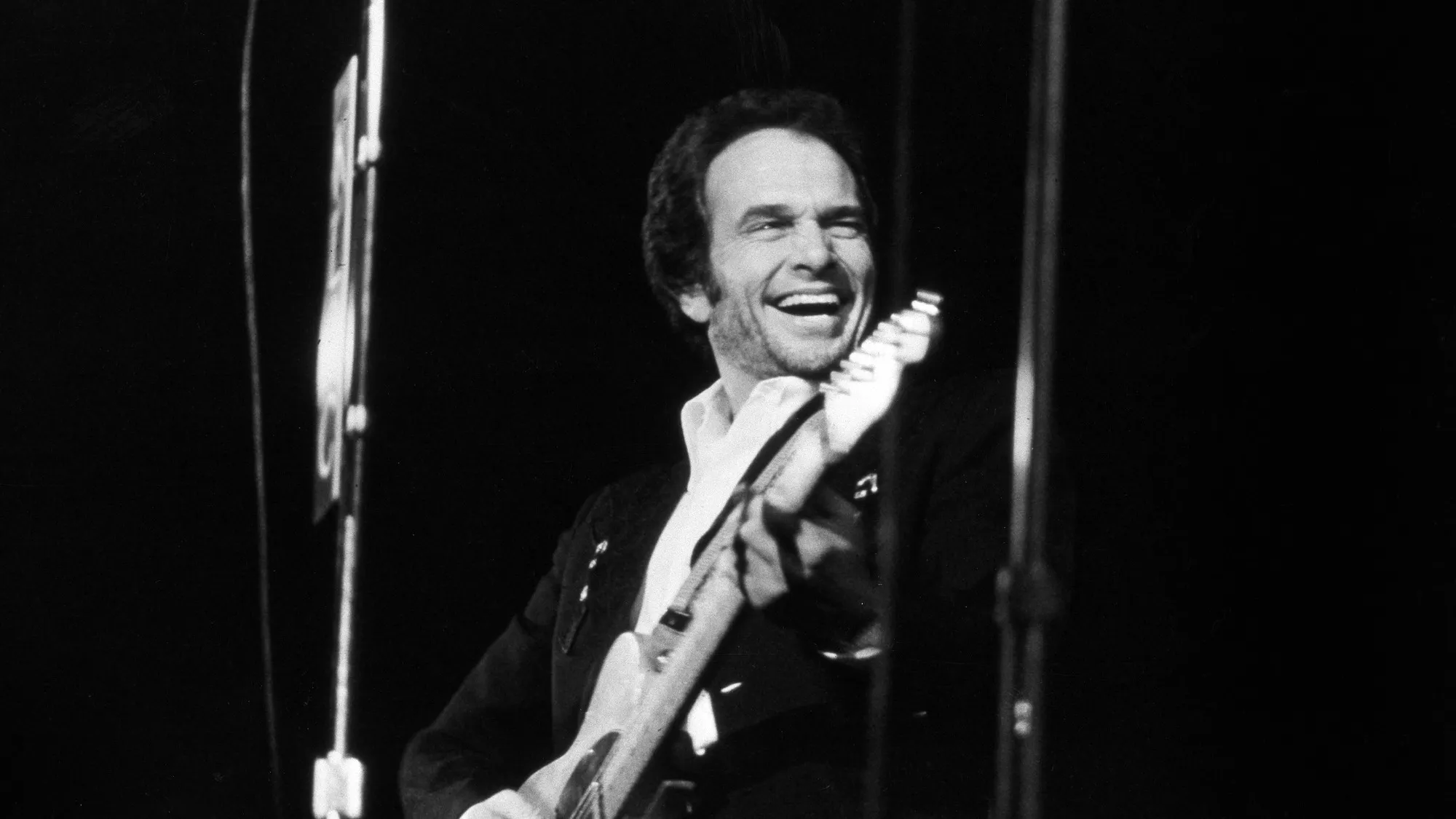 Mearle Lab 56 Years Ago, Merle Haggard Was a No. 1 with a Live Album That ...