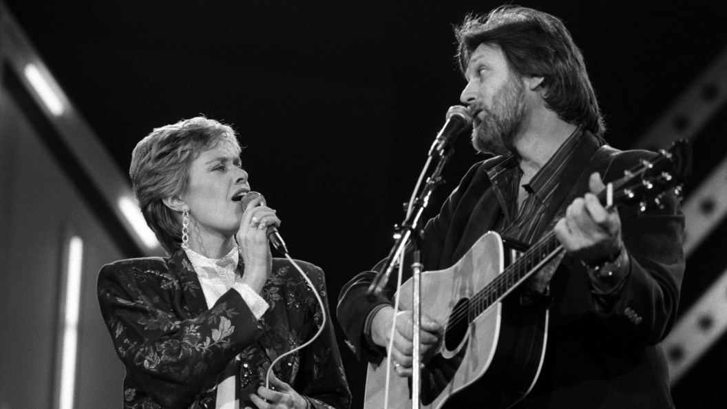 3 Classic Country Songs That Remind 70s Teens of Being Young 3 Classic Country Songs That Remind 70s Teens of Being Young