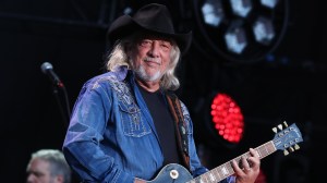Country Music Mourns John Anderson: “Seminole Wind” Singer and Hall of Famer Dies at 71