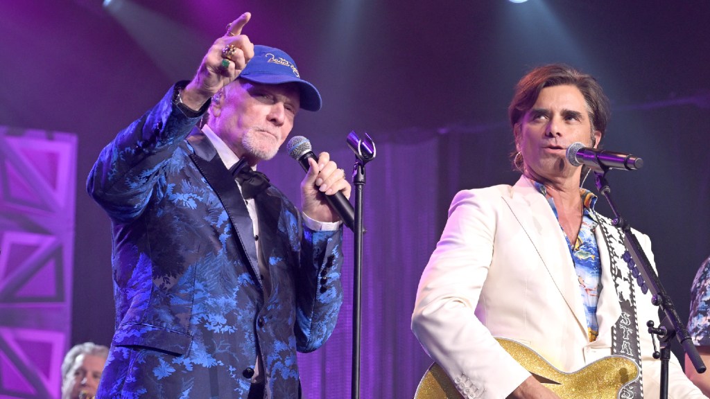 John Stamos Breaks Silence on Mike Love After Beach Boys Performance Worries Fans