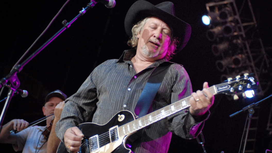 John Anderson’s Voice Was Unlike Anything Else in Country Music, and This Performance Proved It John Anderson’s Voice Was Unlike Anything Else in Country Music, and This Performance Proved It