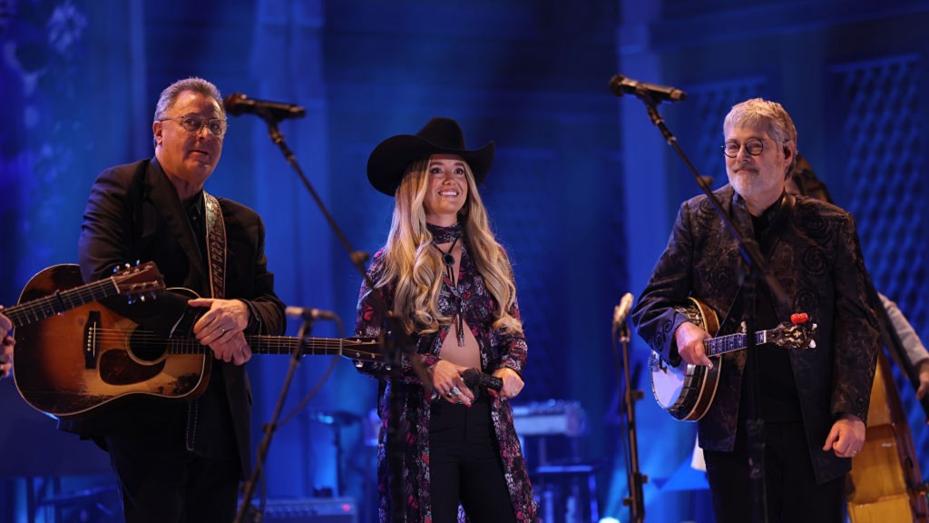 Lainey Wilson Delivers Showstopping Performance of Dolly Parton Bluegrass Classic at CMA Tribute