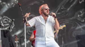 Country Singer Stops Colorado Concert, Demands Disruptive Fans Be Removed Before Continuing