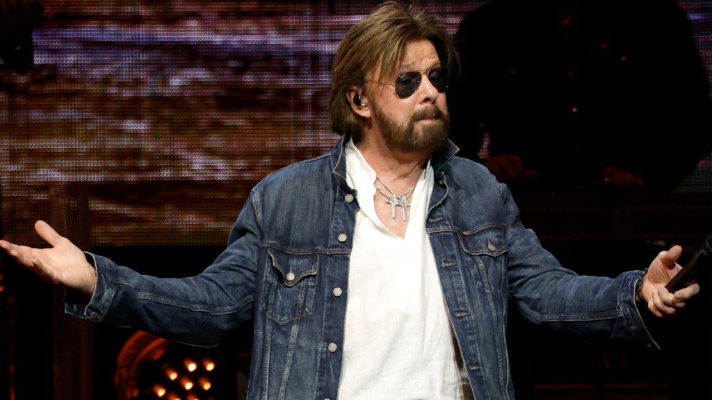 Ronnie Dunn Gets an Unexpected Gift From Kacey Musgraves: “I’ll Get Killed for That”