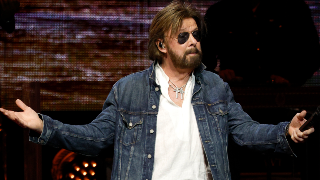 Ronnie Dunn Gets an Unexpected Gift From Kacey Musgraves: “I’ll Get Killed for That” Ronnie Dunn Gets an Unexpected Gift From Kacey Musgraves: “I’ll Get Killed for That”