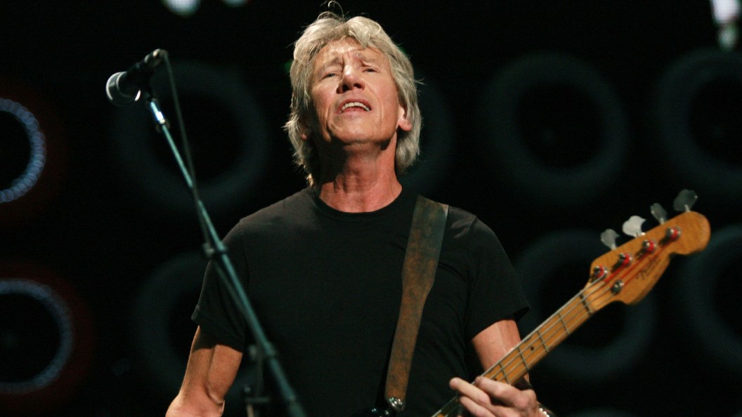 Roger Waters Unloads on Metallica’s James Hetfield, Calls Him a “Complete Prick” and “No Musician” Roger Waters Unloads on Metallica’s James Hetfield, Calls Him a “Complete Prick” and “No Musician”