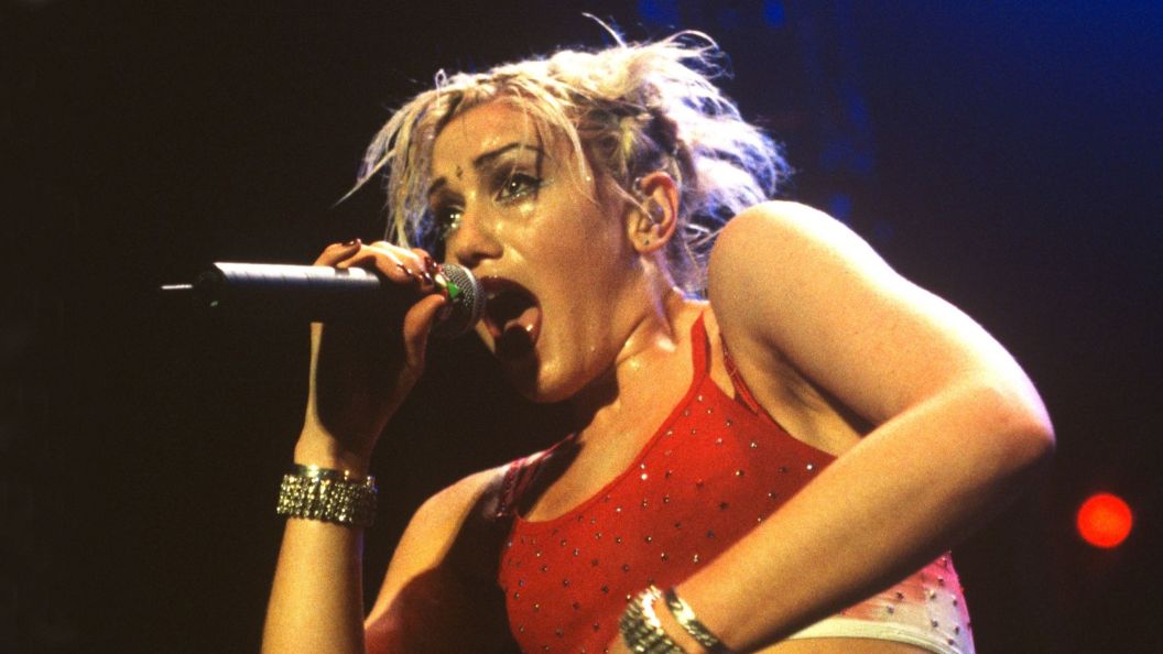 Born 57 Years Ago Today in California, the Magnetic Frontwoman of One of the Biggest Bands of the 90s Who Married a Country Music Superstar Born 57 Years Ago Today in California, the Magnetic Frontwoman of One of the Biggest Bands of the 90s Who Married a Country Music Superstar