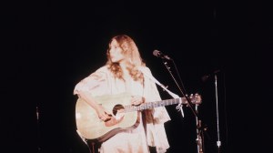 Joni Mitchell Made History With Her First No. 1 Hit, Which She Called a “Throwaway Song”