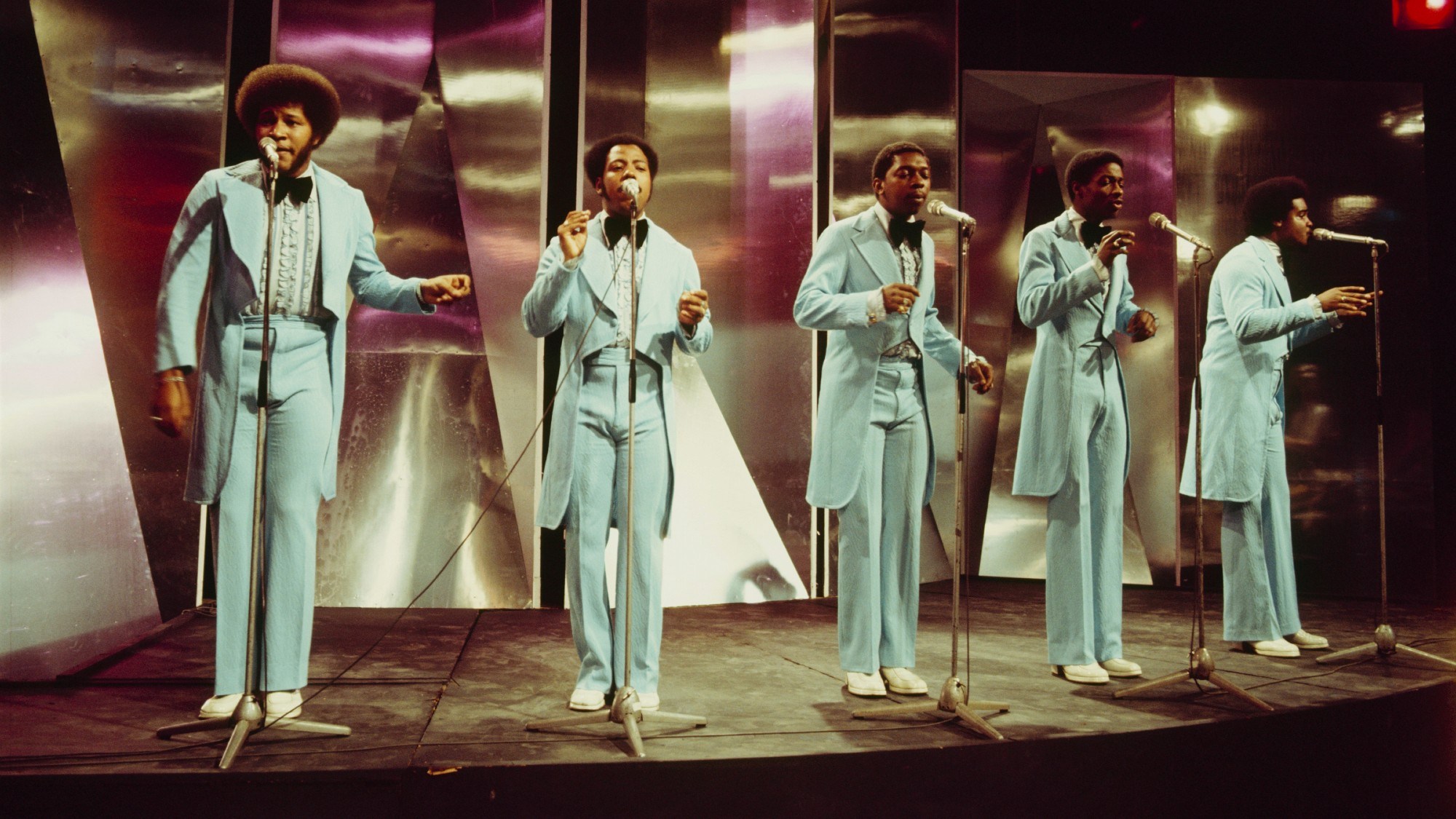 3 Top 40 Hits From 1974 That Every 70s Kid Still Knows by Heart Today